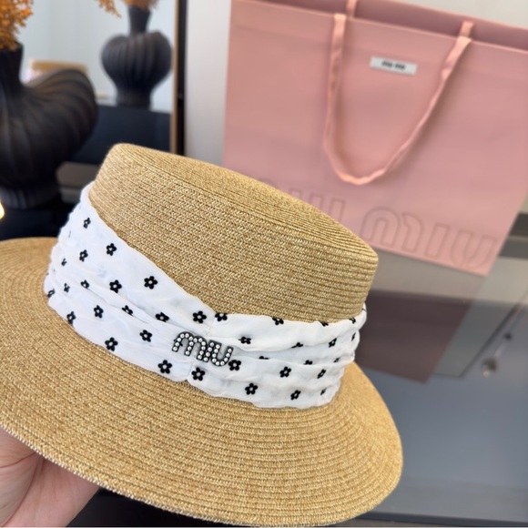🤎 Miu Miu Straw Boater – Natural w/ White Floral Band & Crystal Logo | NWT - Picture 5 of 8